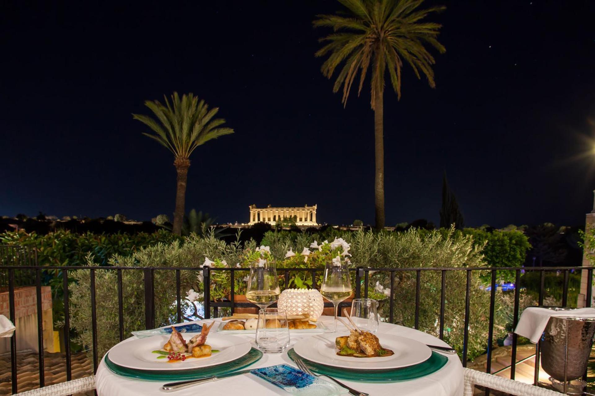 Villa Athena Resort Agrigento Exteriér fotografie The Acropolis view from the hotel