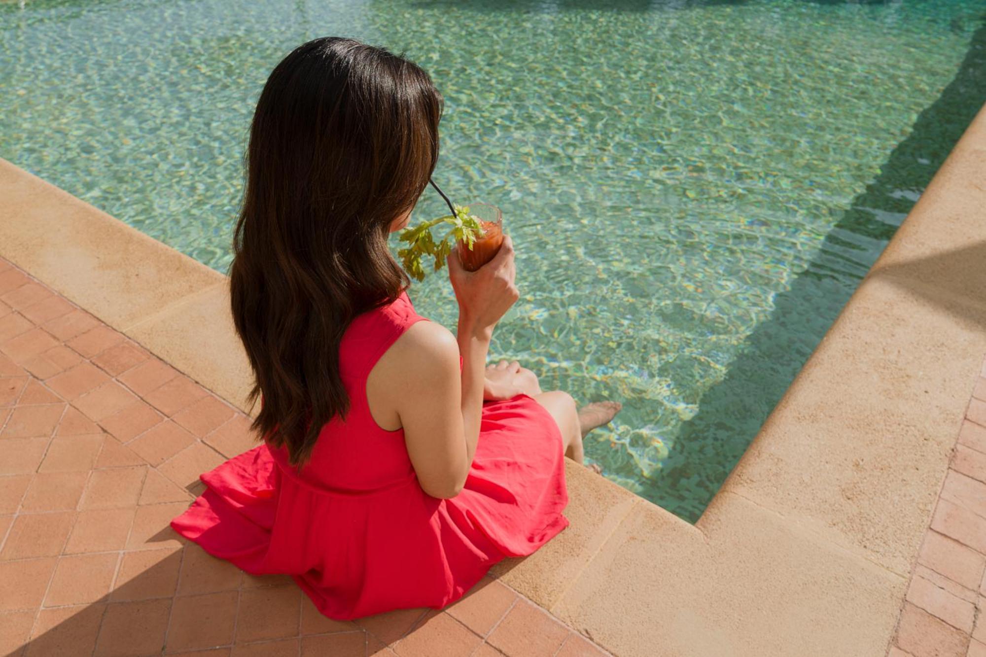 Villa Athena Resort Agrigento Exteriér fotografie A woman sitting by a pool